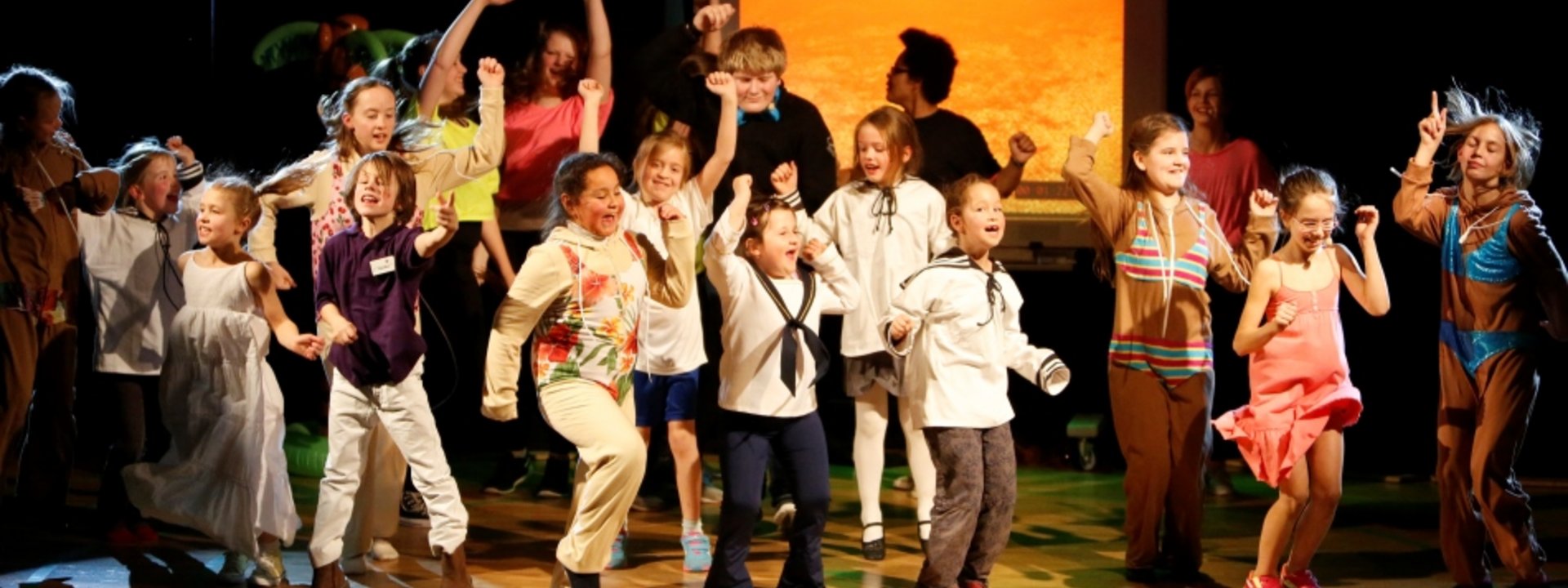 New AIDA Kids & Teens Show with hip-hop band “Deine Freunde