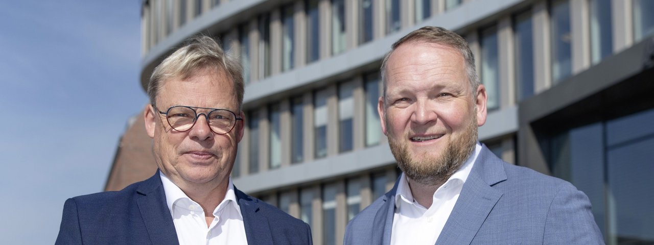 AIDA Cruises: Handing over of the baton in the Communication & Sustainability department -Hansjörg Kunze - Sven Jacobsen (Image at LateCruiseNews.com - April 2023)
