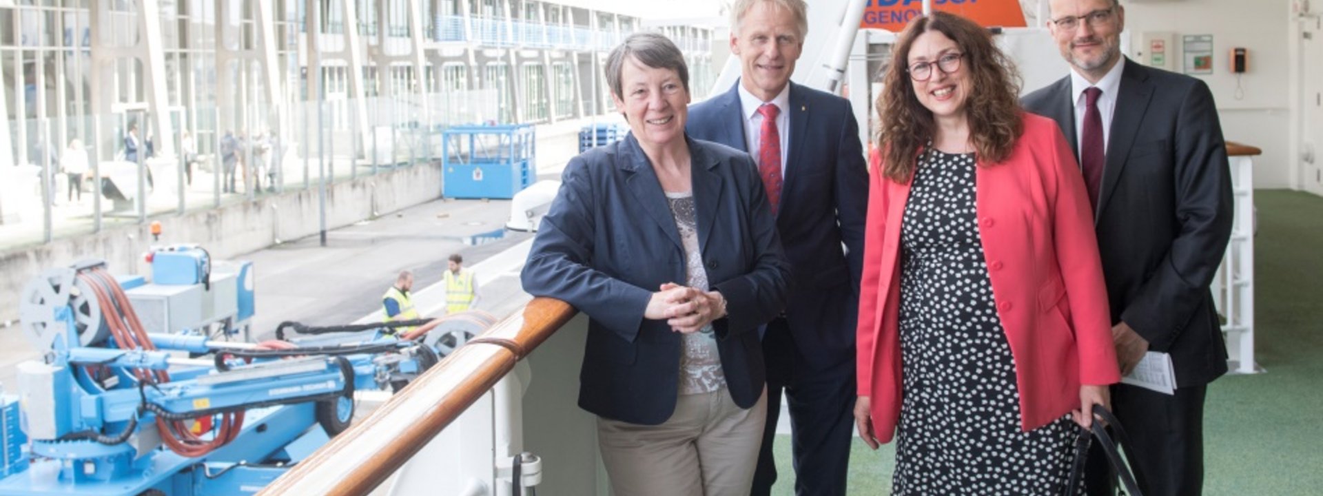 Opening of Landside Power Plant Altona: AIDAsol connected to power supply in Altona